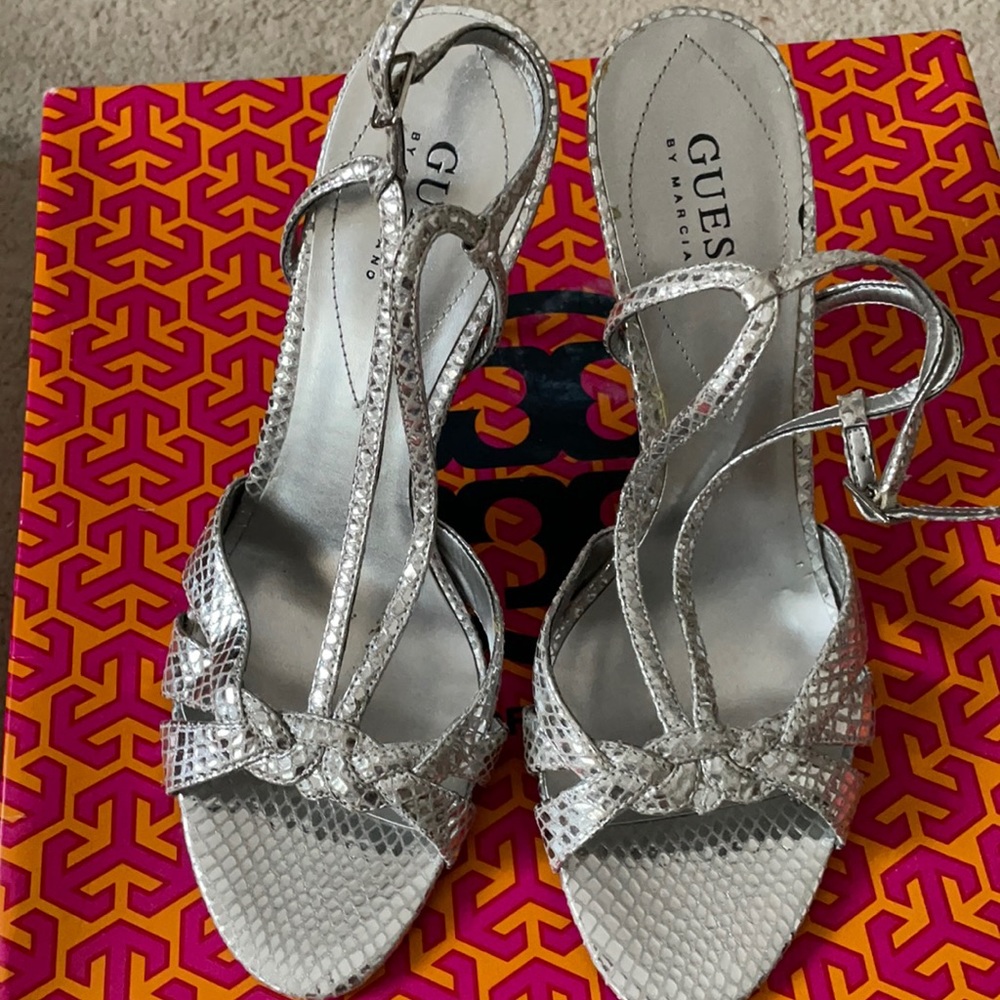 NWT Guess Silver Snake/Mirror Ball Pumps